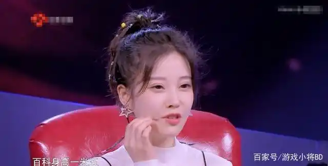 冯提莫加入蒙面唱将评委席,现场清唱黄梅戏,演唱惊艳众人