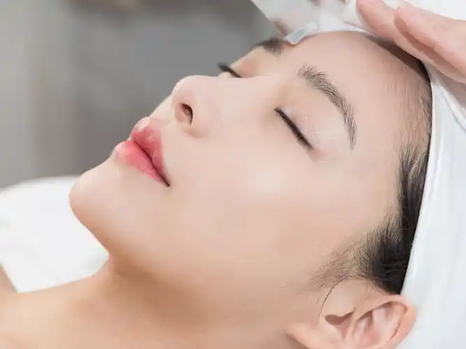 小忠丽格医疗美容联合丽格(汉口k11店)美白嫩肤