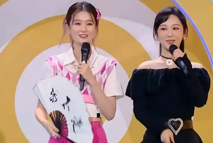 原创杨紫再次降临你好星期六与乔欣二美同框默契度满分