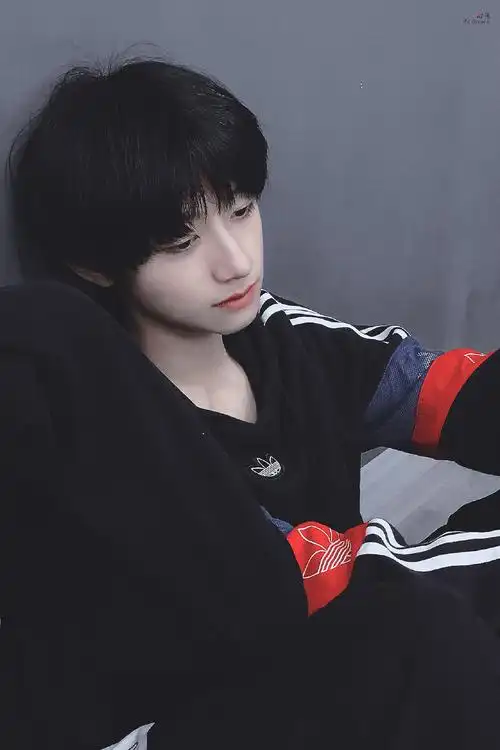 例如,楼的小孩,不是台风少年团,是那些还没出道的,像朱志鑫那种