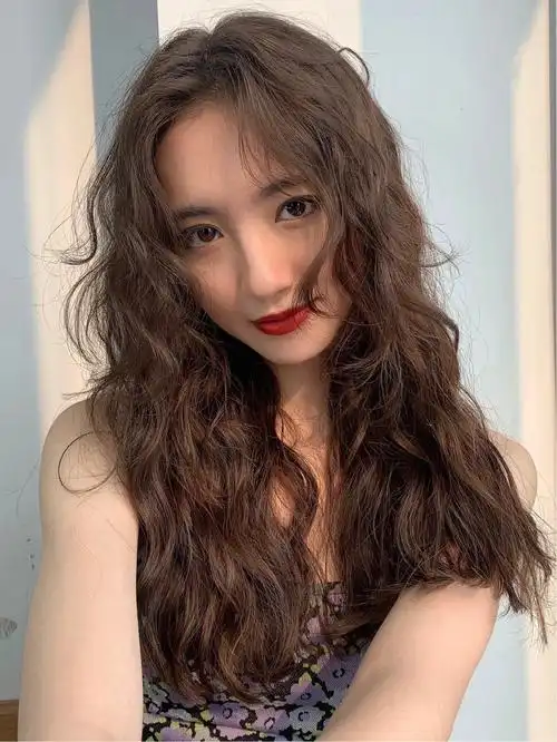 保证发质的弹性和光泽,每2个月修剪一次最佳#长春做头发  #今日发型