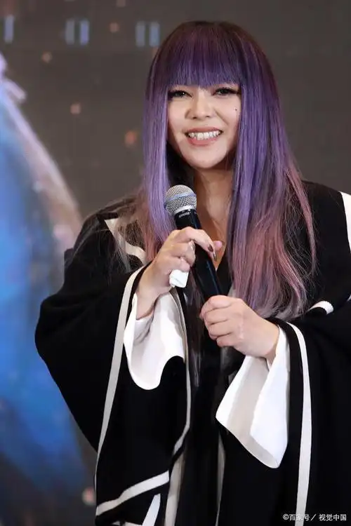 张惠妹,中国台湾的著名女歌手,被誉为华语乐坛的"天后".