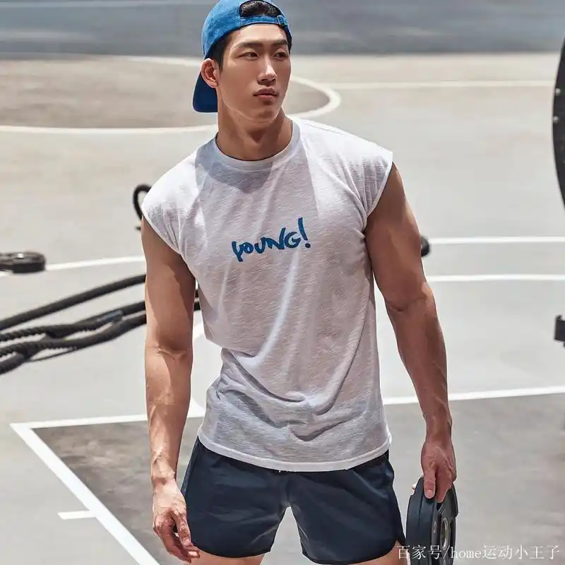 运动男生魅力十足,尽显青春与活力,阳刚帅气