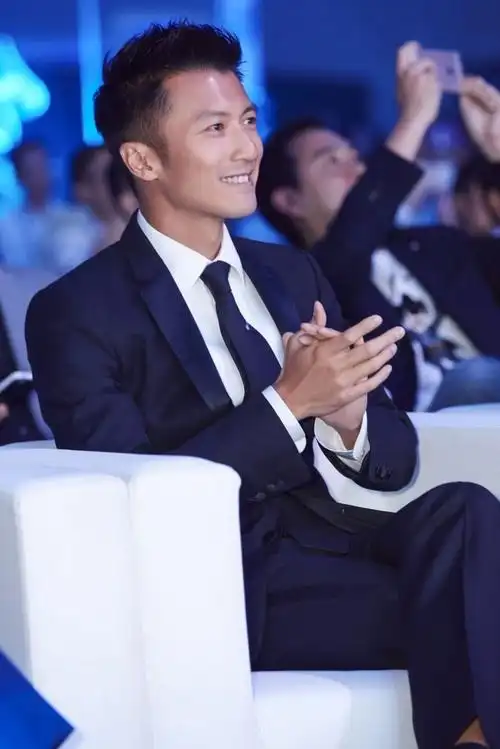 看看谢霆锋的颜值,比小鲜肉还鲜!