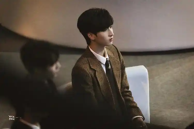 深夜安利严浩翔好久没更新新图了帅哥越来越帅了