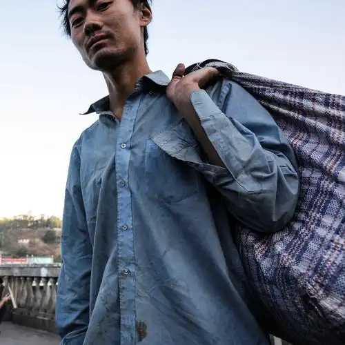 底层打工者在人才市场找工作的一天,他们的眼神都能说话