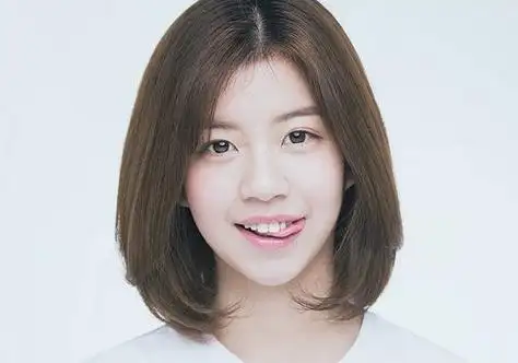 中短发碎直发发型图片给你好看的_女生扫一扫脸型配发型_扫一扫自己