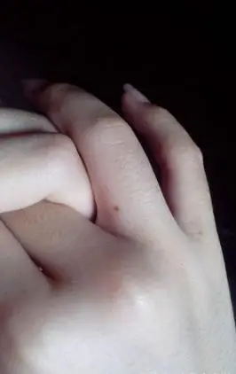 手背长痣的女人可要抓紧了!