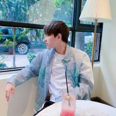 成熟有内涵帅气魅力的帅哥头像