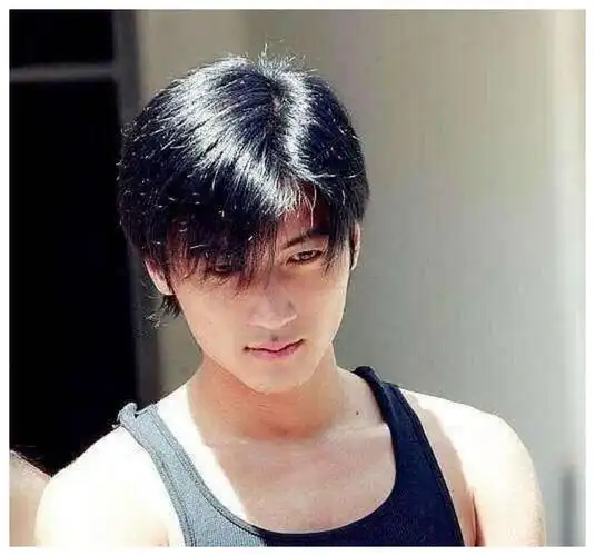 孝顺的谢霆锋:18岁替父母还债,成名后在香港为爸妈买千万豪宅