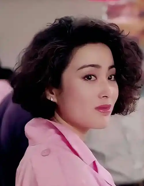 周慧敏和李嘉欣,然而在美女前面加上"短发"二字时,大家提得最多的却是