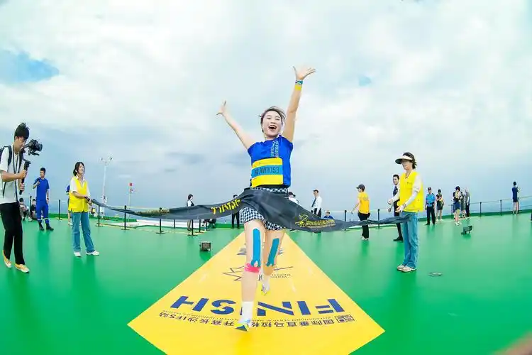 2023国际垂直马拉松公开赛长沙ifs站,再问星城之巅!