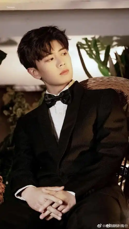 现代周生辰任嘉伦美图楼多图