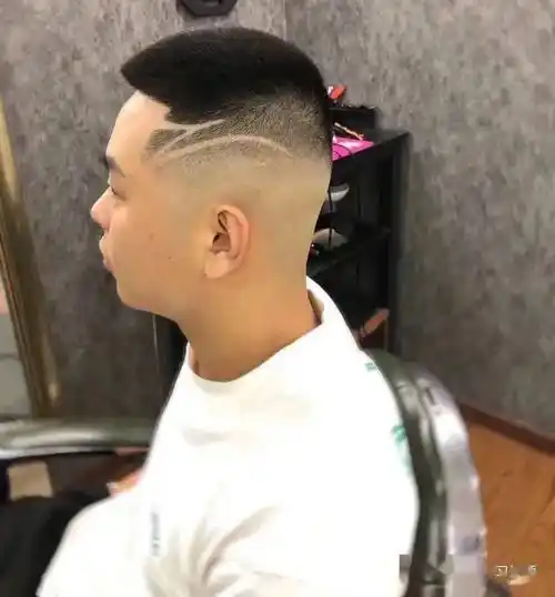 春夏发廊精选帅气男士发型(30款)_男生_气概_男子