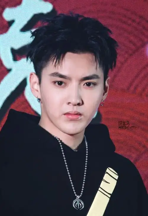 吴亦凡七十二层奇楼##吴亦凡#20170118 老照片,吴亦凡高清6p