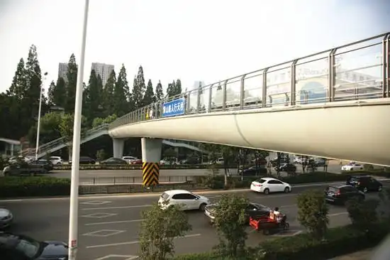 合肥黄山路首座人行天桥建成放行