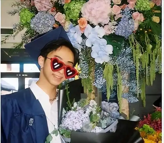 现任妻子气质出众,伊能静缺席|记者|张嘉欣|娱乐圈|摇滚乐_网易订阅