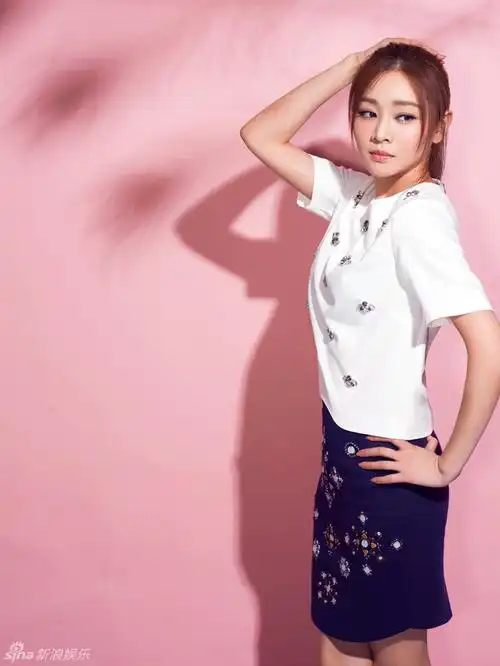 69 王维维时尚大片 [6p]             近日,王维维曝光一组时尚写真