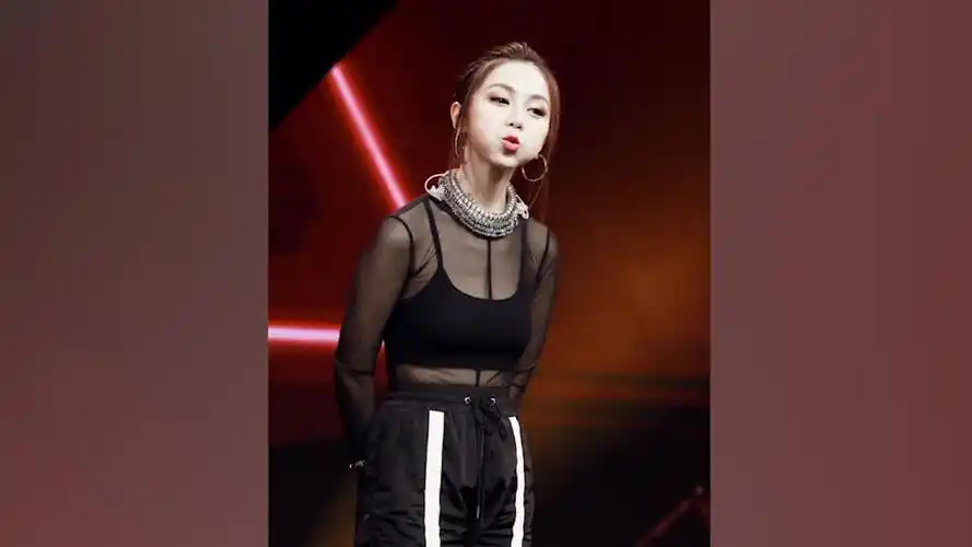 邓紫棋黑丝透视秀蛮腰再现金鱼嘴可爱呆萌-娱乐视频-搜狐视频