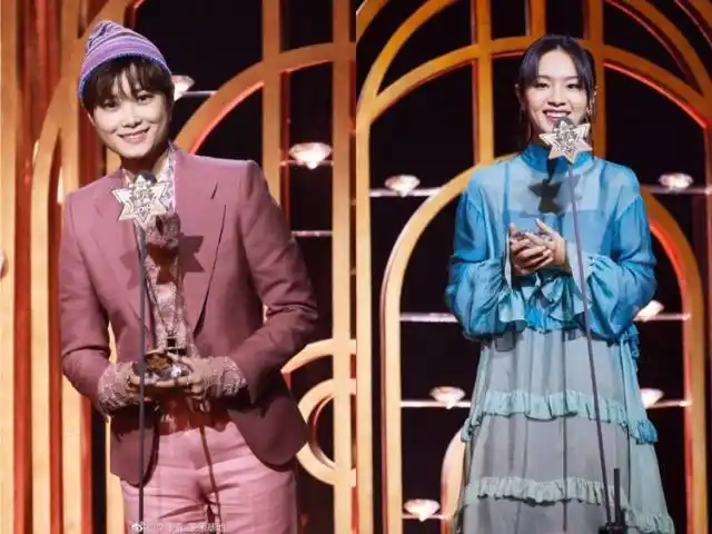 时隔13年周笔畅李宇春再同框,当初的两个假小子变成了"小女人"