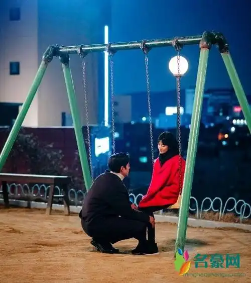 身体语言专家:15个男女之间关系暧昧的表现,这些肢体动作代表他对你有