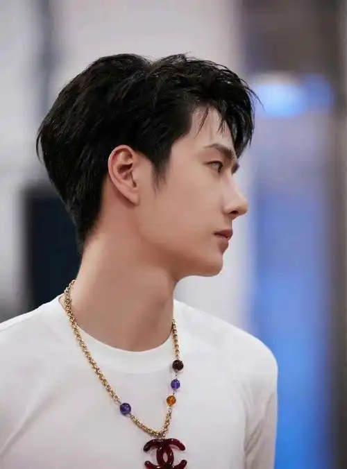 王一博周末九宫格剧照