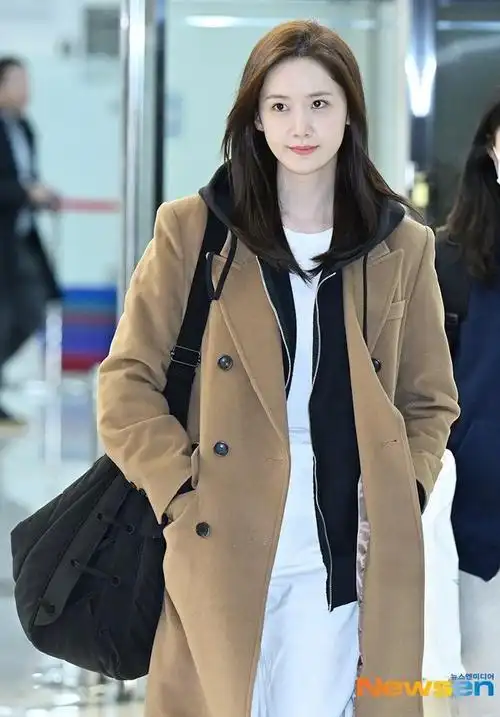 240213 林允儿首尔金浦机场到达相关一则    3230343730