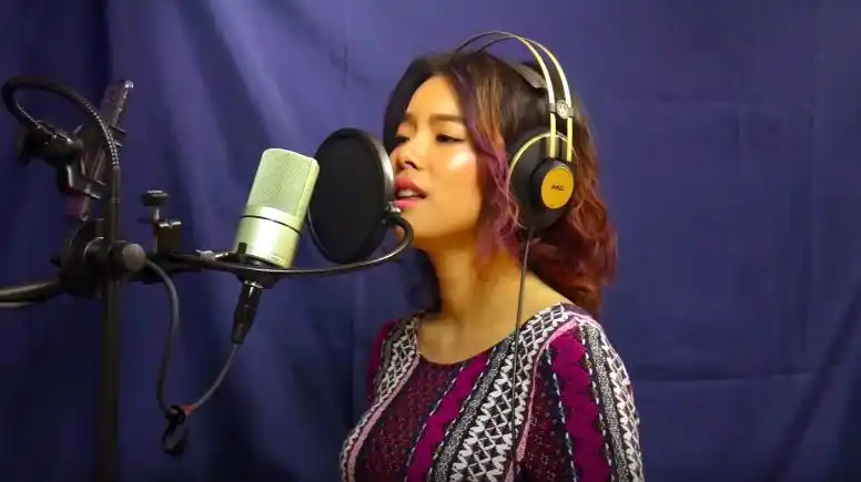 台湾女歌手翻唱张惠妹情歌《记得》,唱得挺有味道,好听!
