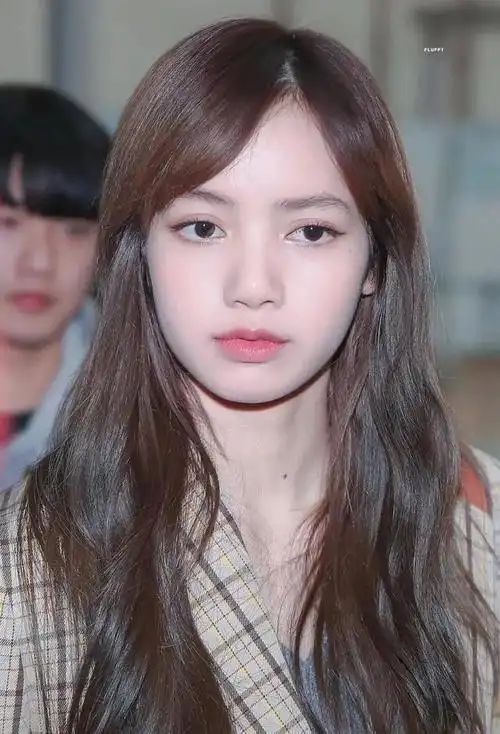 杨丞琳无化妆照与lisa的相似度惊呆网友,这是亲戚还是克隆?