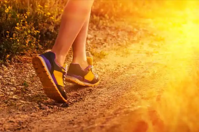 走路是最好的"健康药"不妨学会3种走路方式,防病又健康!