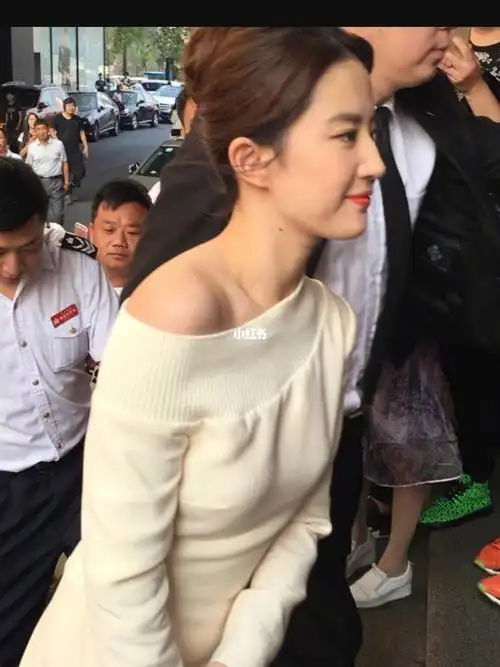 刘亦菲淡妆生图