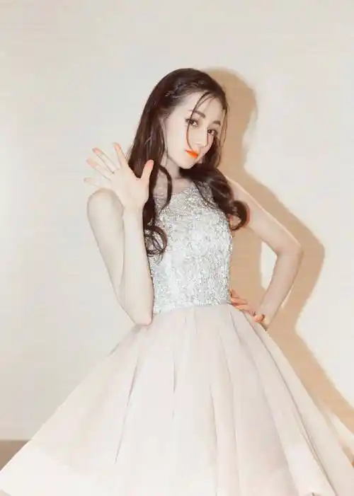 迪丽热巴粉丝叫什么,迪丽热巴粉丝都叫她什么