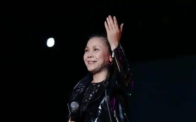 【cd试听】田震 - 风雨彩虹铿锵玫瑰