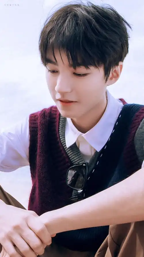 王俊凯恰好是少年