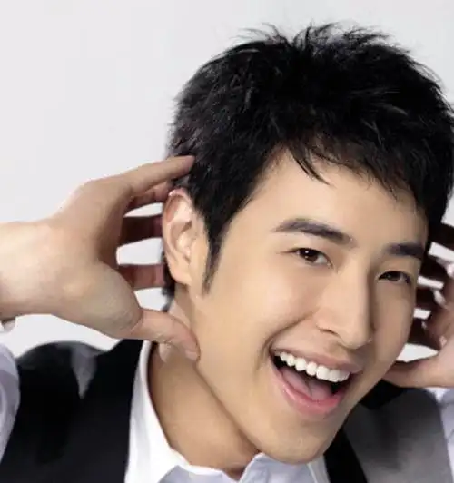 潘玮柏是不是割过双眼皮