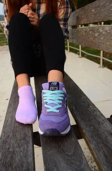 跪求小学生脱鞋图片