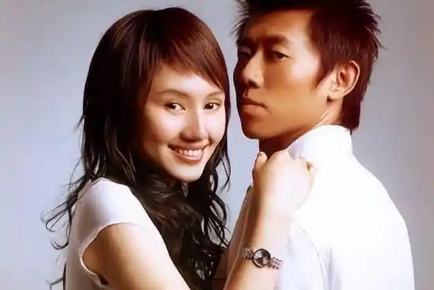 夏雨结婚不邀请父亲婚后与母亲明算账妻子袁泉为他感到心疼