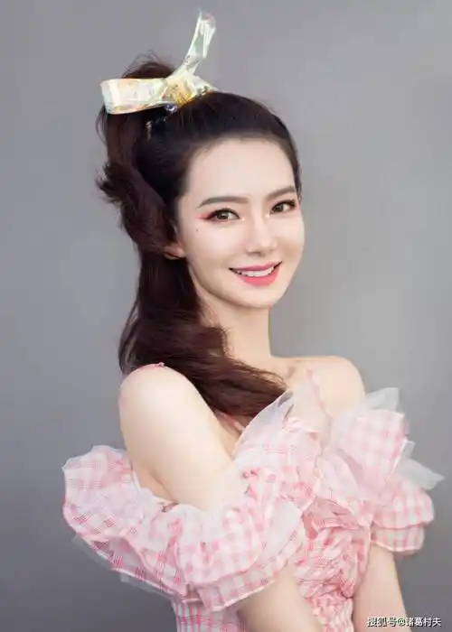 戚薇写真赏:39岁了仍旧狠性感!不像妈妈像少女_身材_外貌_运动