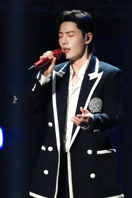 2021肖战京东618沸腾之夜_高清图片大全-爱豆app