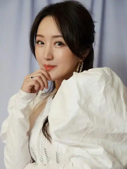 杨钰莹高清俏丽美照娇媚可人