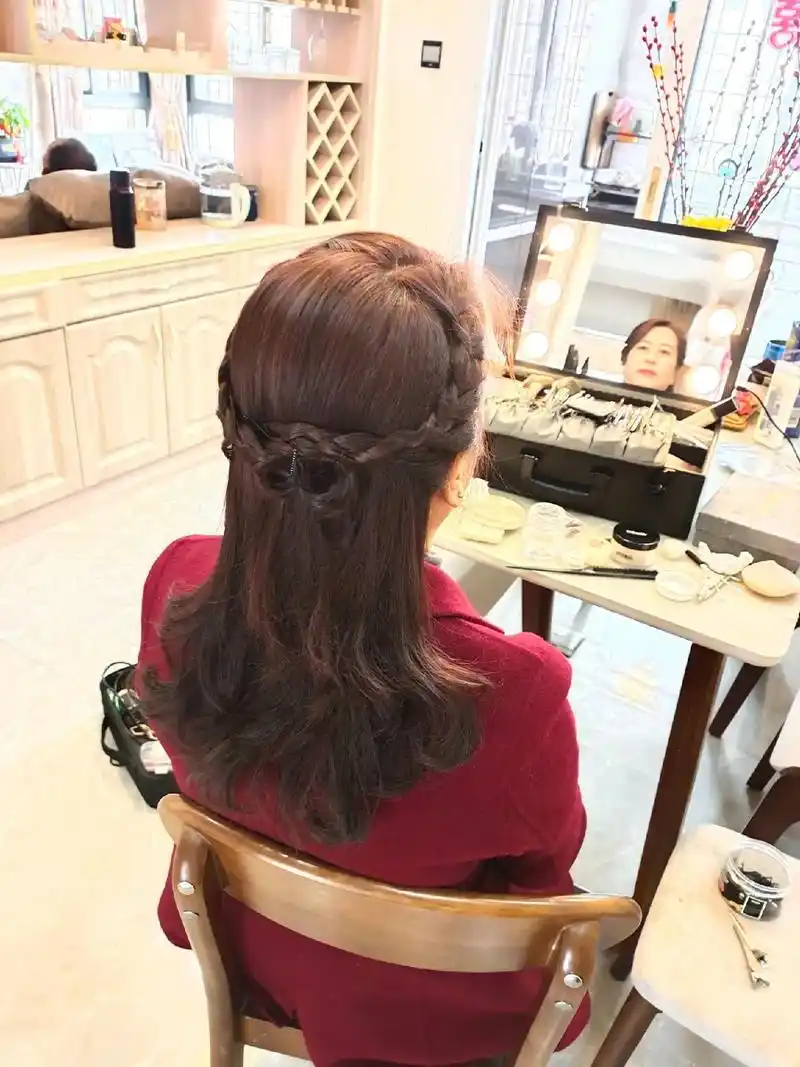 漂亮年轻的喜婆婆便装发型 - 抖音