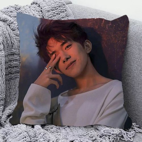 易烊千玺抱枕tfboys十年之约明星周边枕头照片定制靠枕学生日礼物