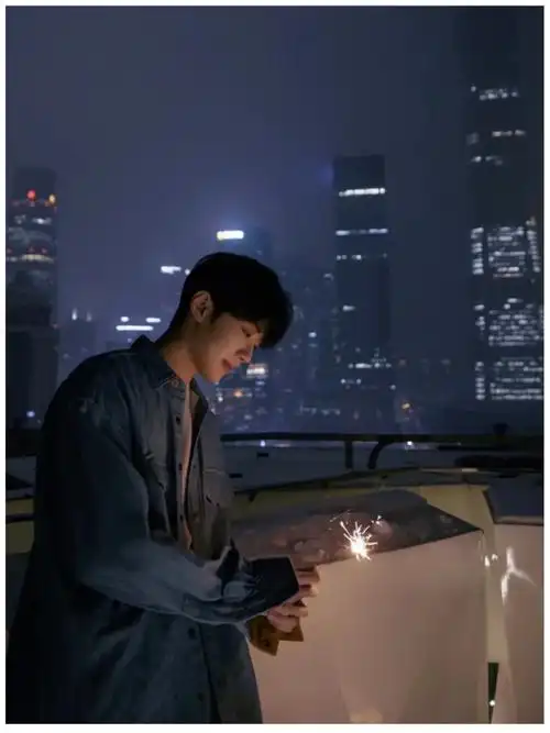 赖冠霖的图片来了