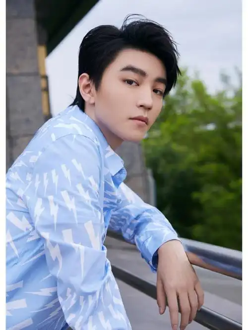 王俊凯 ##王俊凯代言人高姿   高清图来喽!