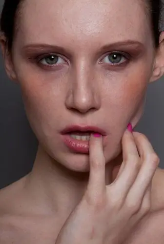 六月活动【皮肤质感修图技巧】