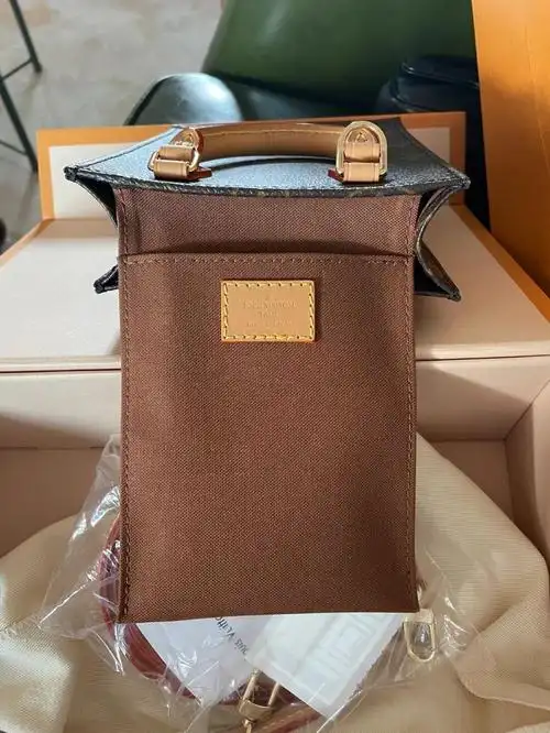 预定一个星期到手lvminitote琴谱包