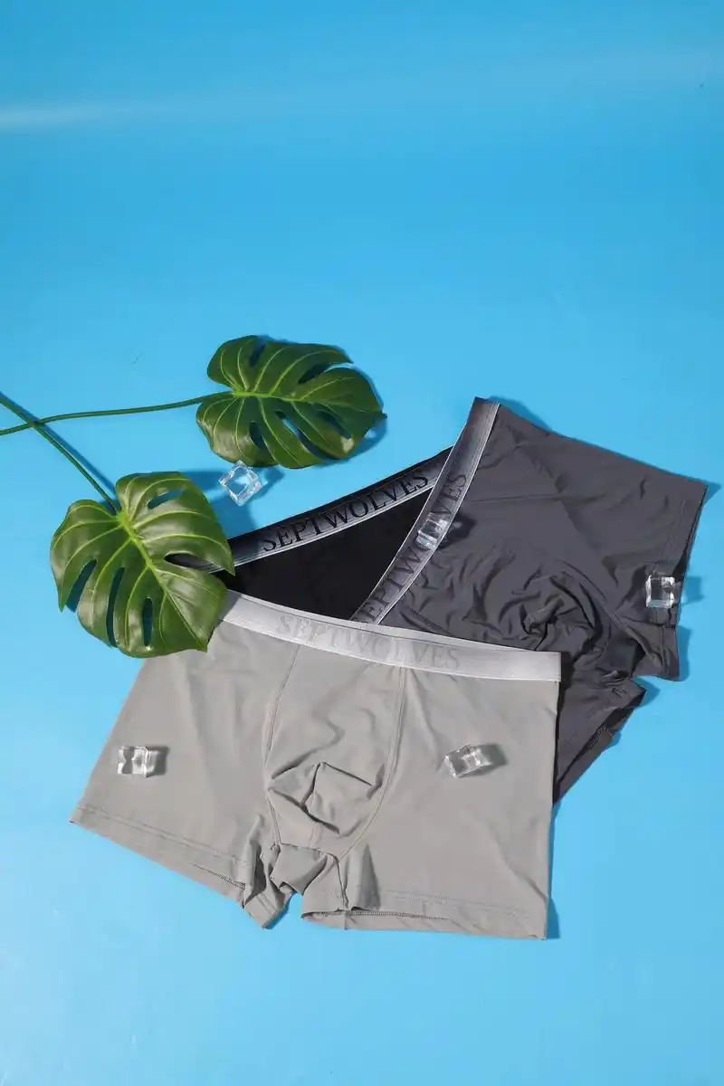 夏天很有少男生不屈服在冰丝内裤下吧.