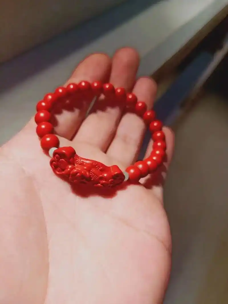 朱砂手串.红而不艳,端庄大方,在佩戴后颜色愈发光亮,可与珊瑚 - 抖音