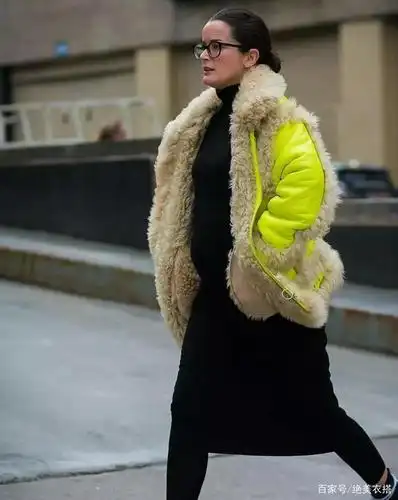 中年女人过年如何避免"土气又显老"?这3个穿搭雷区一定要避免