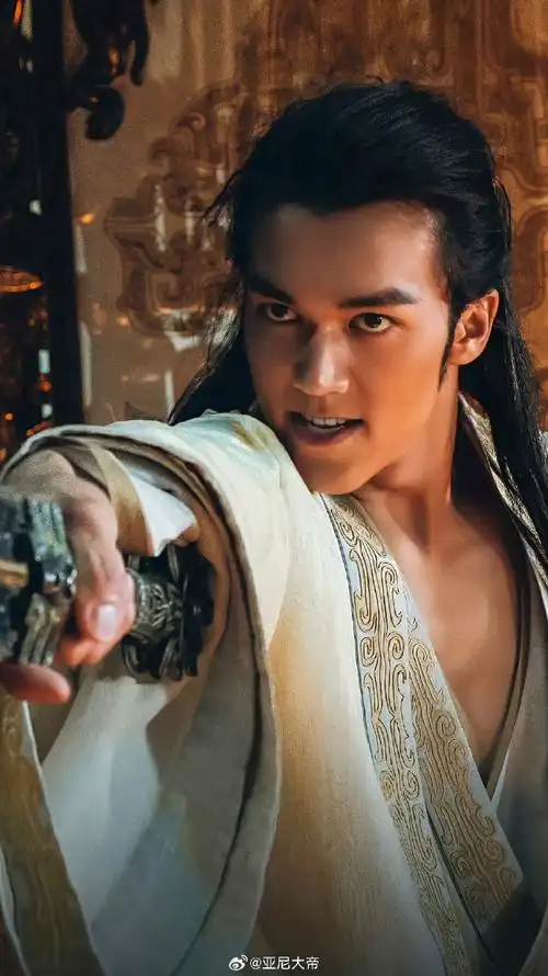 把骨相美发挥到了极致#说到骨相美,那就不得不说下封神男主之一殷郊